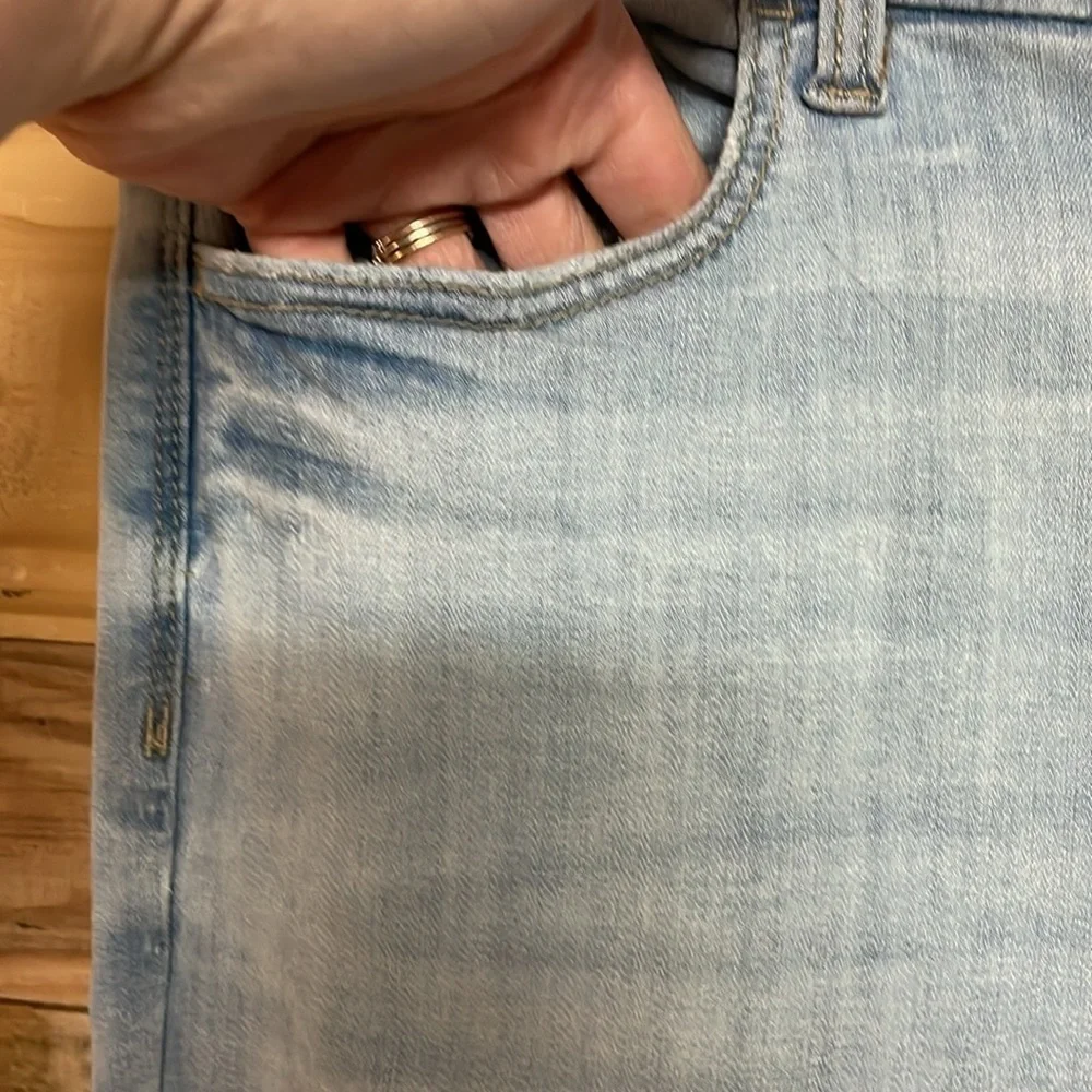 Studio Blue size 32 light wash super stretchy distressed straight leg jeans